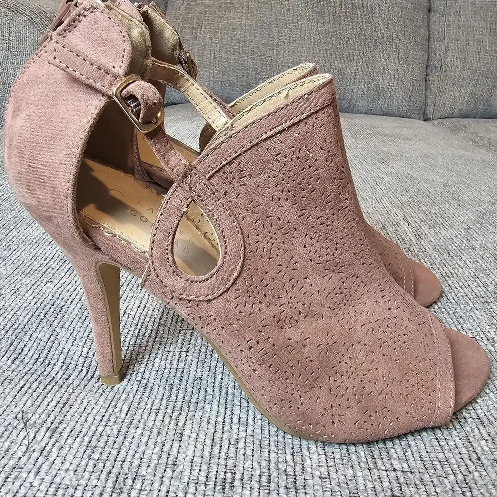 Lauren Conrad Pierced Faux Suede Leather Sandal Open Toed Heels Women's Size 8.5